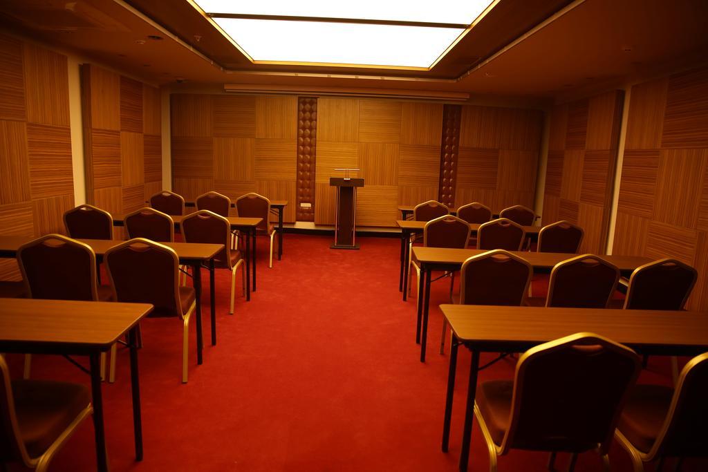 Atasehir Palace Hotel & Conference 이스탄불 외부 사진
