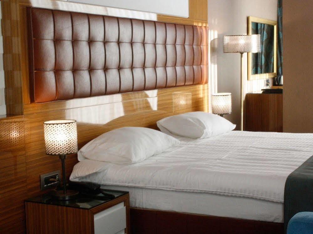 Atasehir Palace Hotel & Conference 이스탄불 외부 사진