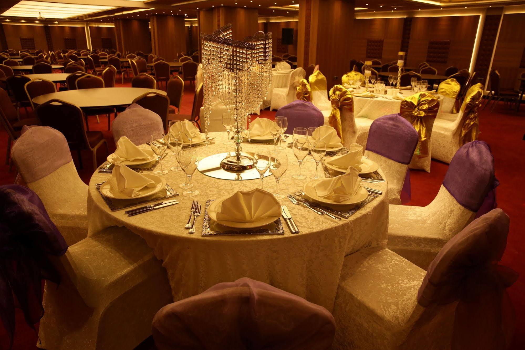 Atasehir Palace Hotel & Conference 이스탄불 외부 사진