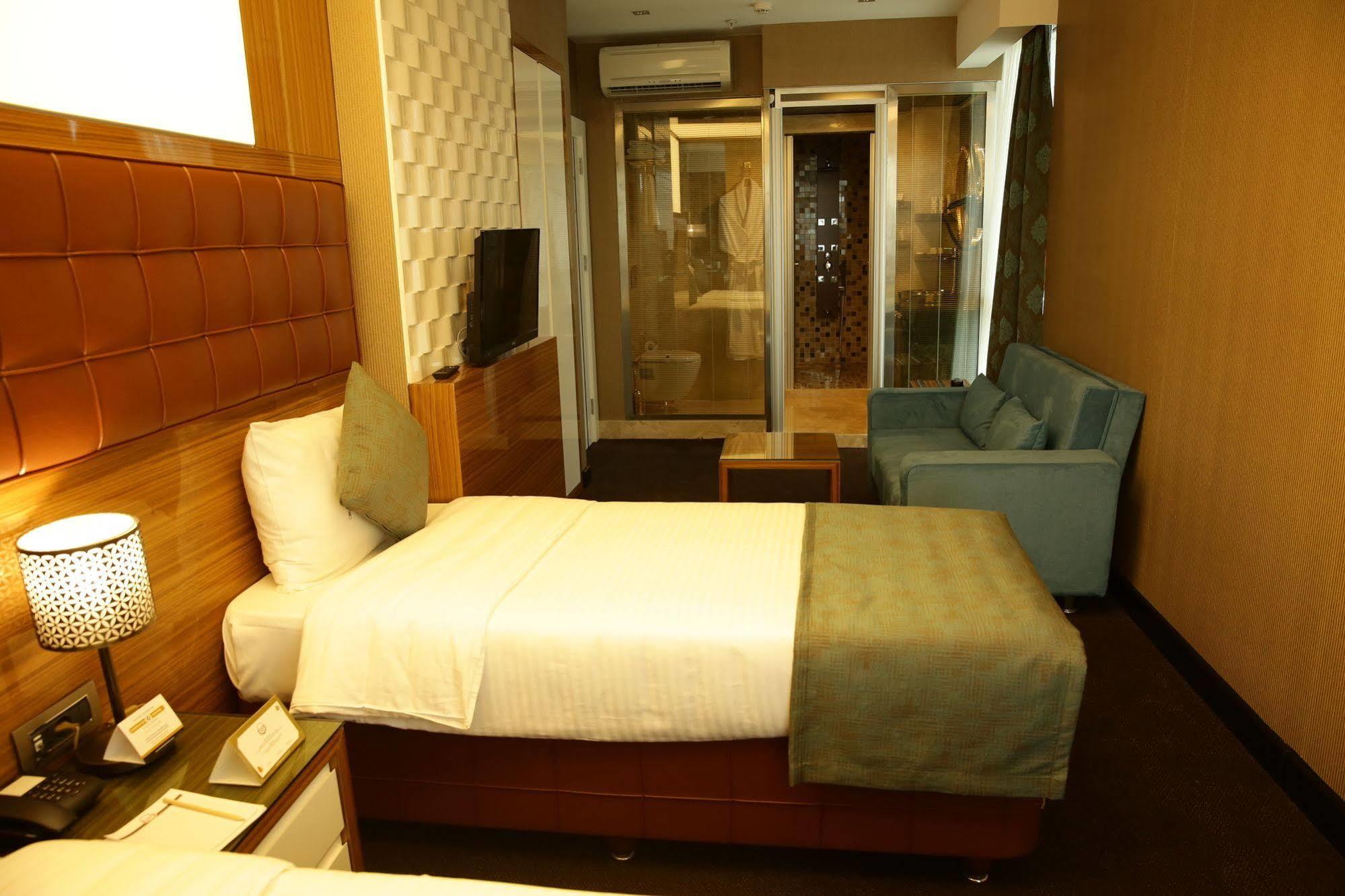 Atasehir Palace Hotel & Conference 이스탄불 외부 사진